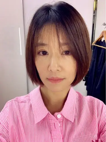 原创林心如素颜出镜参加聚会躲在舒淇身后卖萌力证鼻子没变形