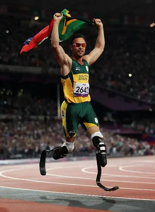 图文南非刀锋战士闪耀伦敦碗高举国旗