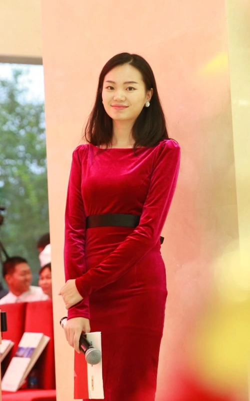 龙岩主持人黄佳慧