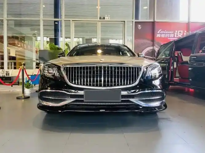 有一款令人过目难忘的双拼车型——罗伦士奔驰ls85金光熠熠的撞色设计