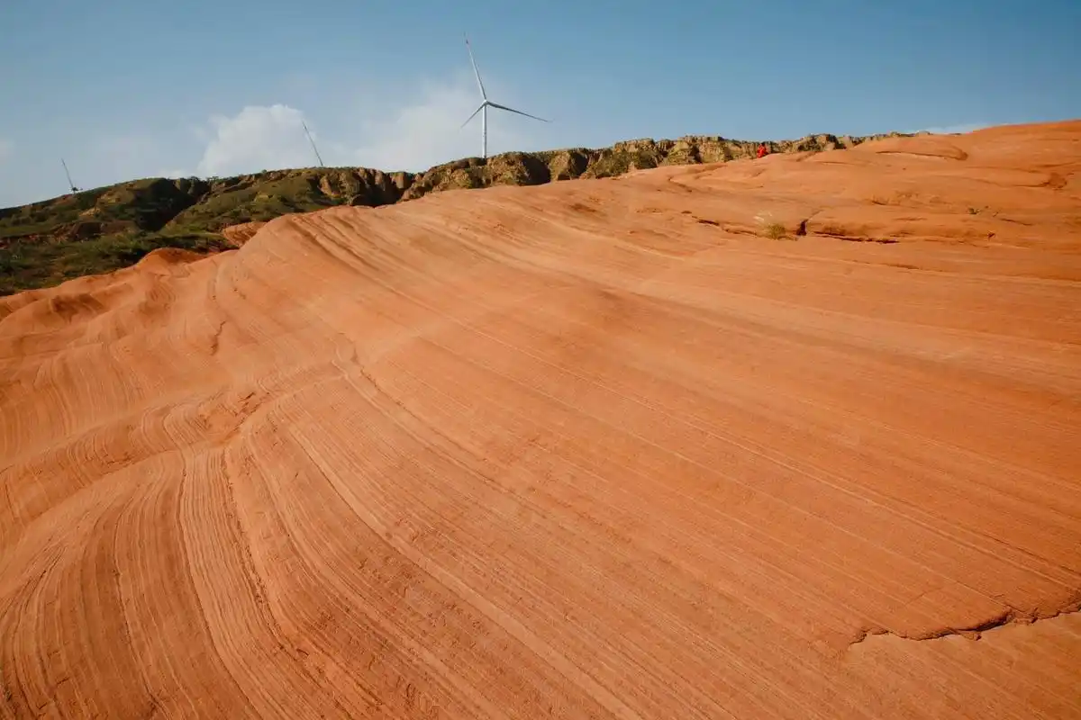 罗磊做市商 波浪谷景区