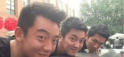 陈赫大学室友4人火了3人郑恺不是不想带是真的带不动啊