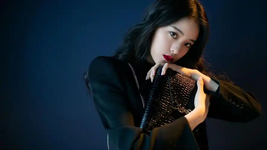 欧阳娜娜 甜酷黑色系高清桌面壁纸壁纸
