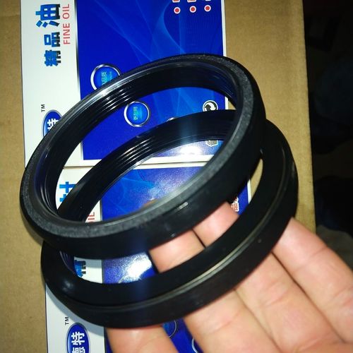 斯太尔str豪沃潍柴发动机曲轴前油封95-115-12内旋迷宫式油封