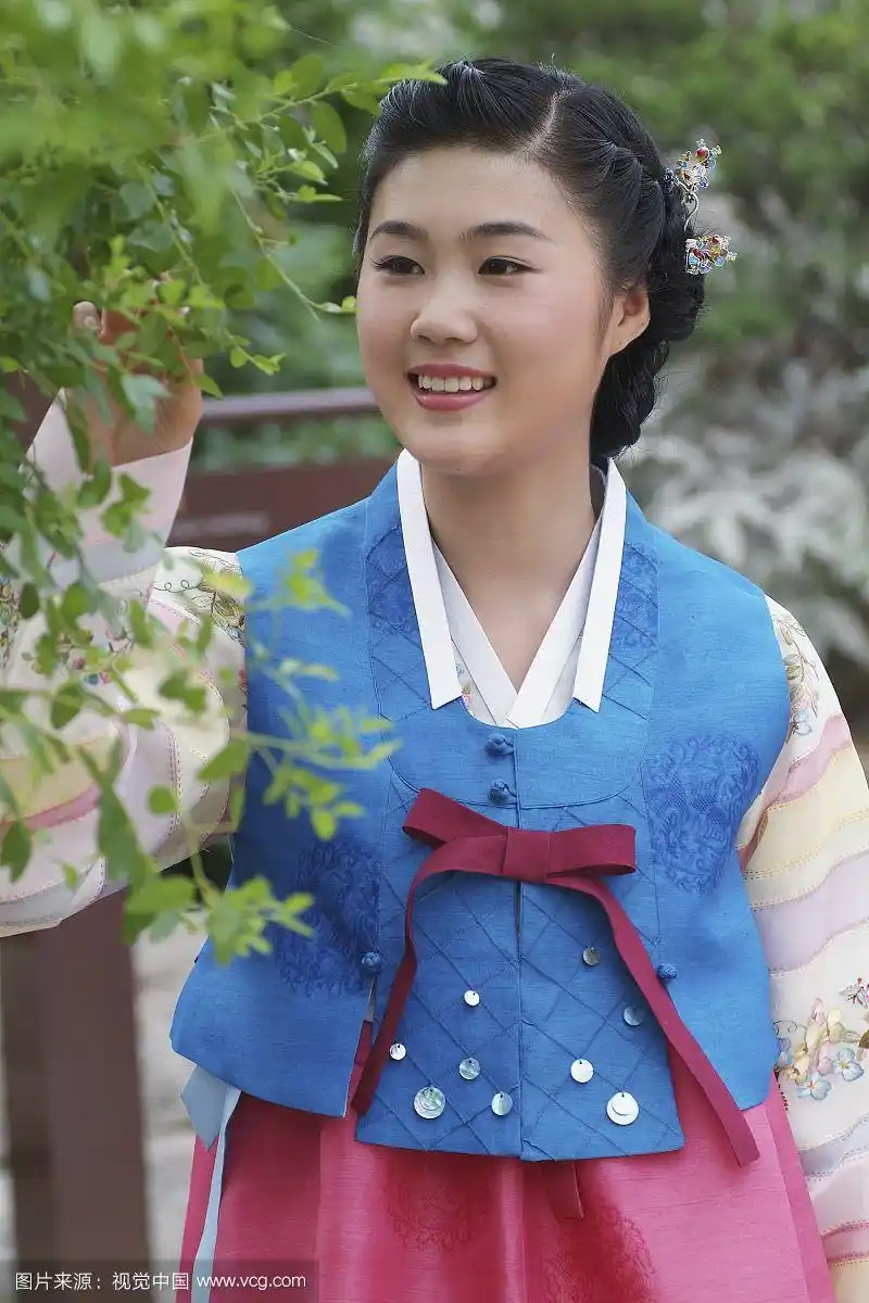 穿韩服的东方美女