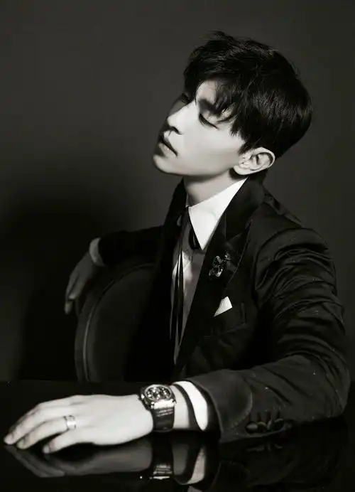 邓伦西装也太帅了吧西装革履气质非凡呐请把西装焊在身上吧