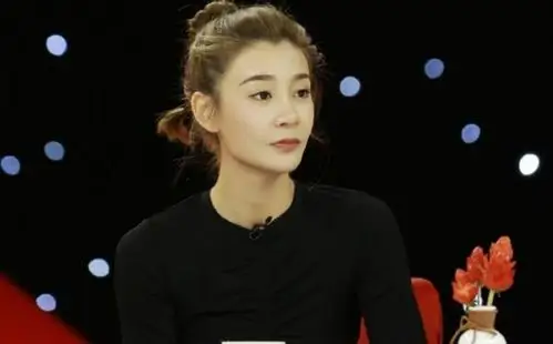 曹云金唐菀为什么离婚曹云金曾被传出轨长腿美女