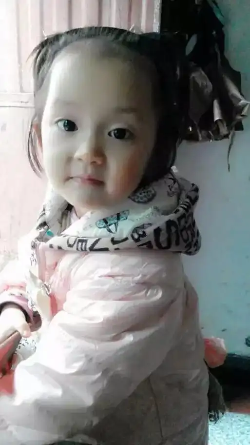 小时候的照片,越看越好看, - 抖音