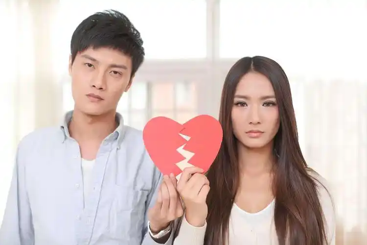 分手或离婚后的悲伤–习惯,回忆与愧疚