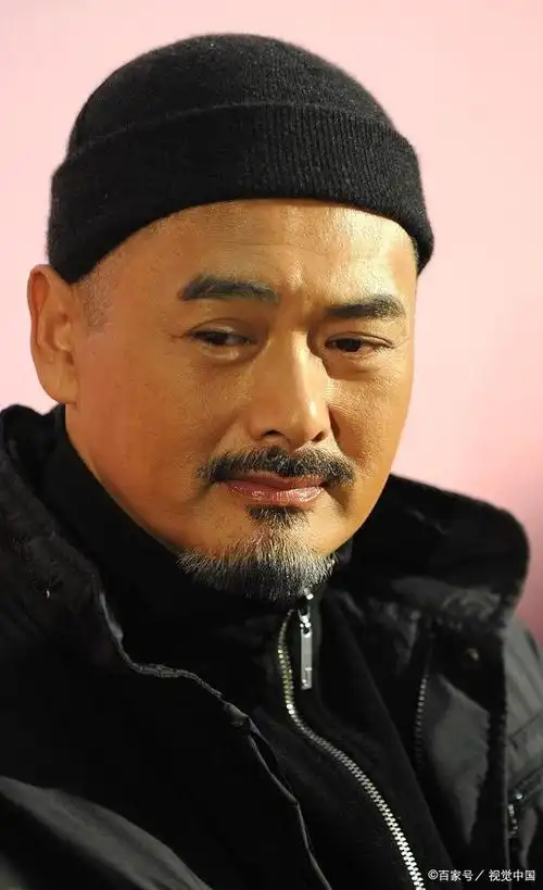 《让子弹飞》为何会成为经典?姜文下了多大的猛药,完美电影