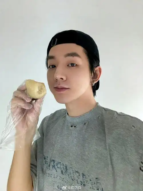 妈耶,就是说我为子纯素颜无滤镜自拍也太顶了吧  这皮肤状态,太