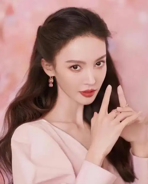 或许是芒果台看到了王心凌因为"卖情怀"而一夜翻红,所以很快在第四季