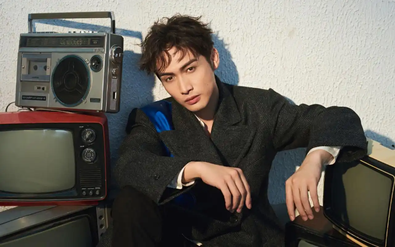 喜欢帅哥张彬彬的朋友赶紧收藏下载吧,更多明星壁纸尽在美桌网