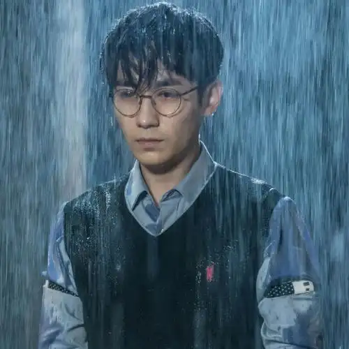 雨中伤感思念男生头像图片