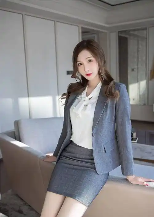 原创女性职场着装存简去繁以简单干练为佳做一个气质女人