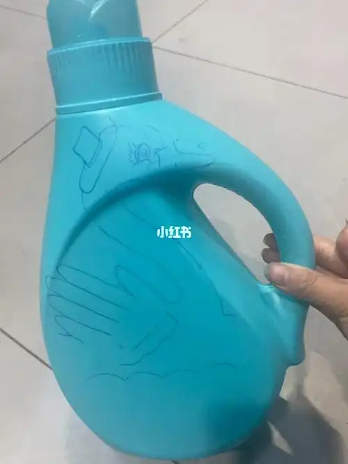 洗衣液瓶子改装花盆