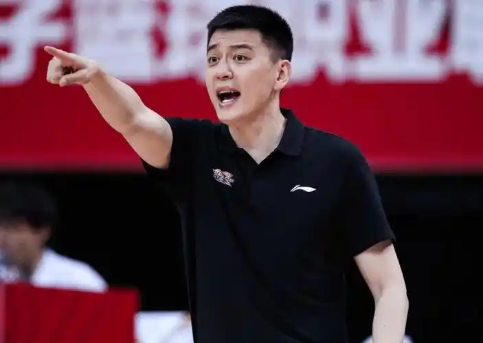 杨鸣篮球运动员体检,中国篮球教练全程参与其中-第1张图片