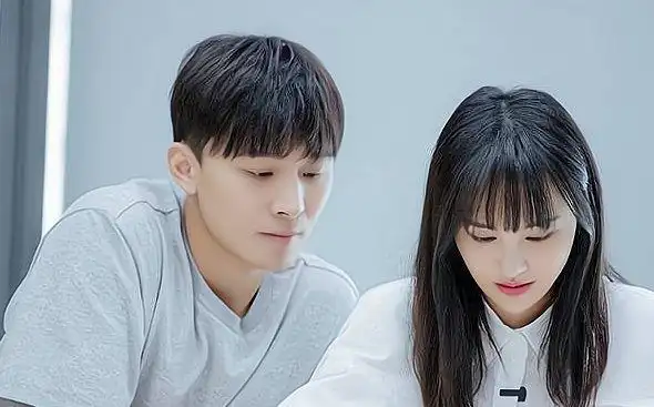 张恒直言郑爽忘不了张翰(郑爽委屈落泪,张恒不哄还提起张翰,郑爽终于