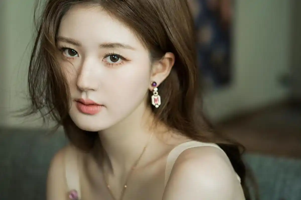 赵露思:完美身材与独特魅力 赵露思的最新性感照片在社交媒体上曝光