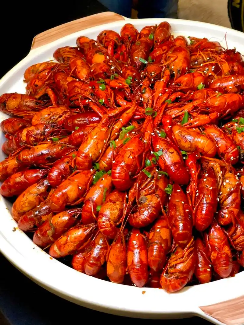 活色生香小龙虾美味尽在香宫沈阳今旅酒店香宫麻辣小龙虾全新上市
