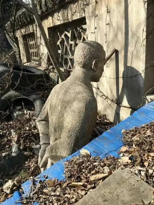 汪精卫被炸墓焚尸1995年儿子回国祭拜看到父亲跪像有何反应