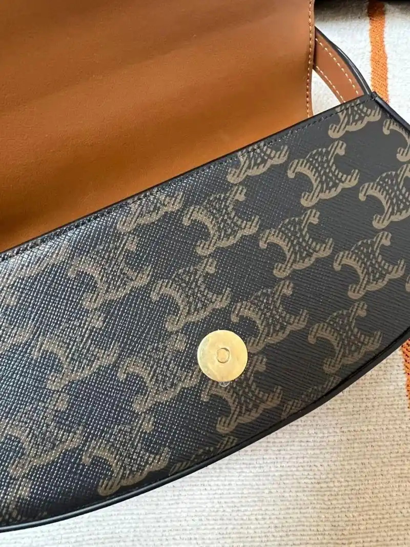 赛琳老花锁头腋下包  celine包包 2023年初购于港汇恒隆,成色很新