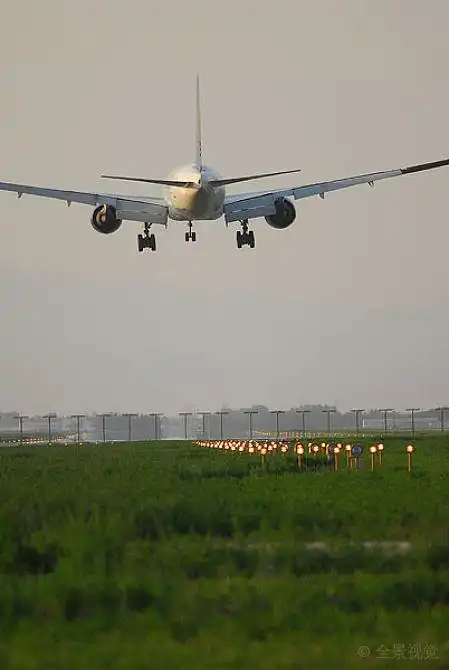 首都机场起飞或降落的飞机_图片素材