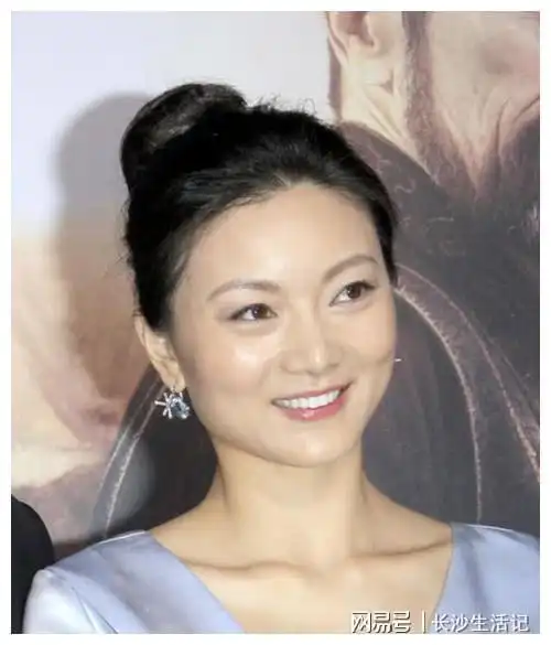 当时这样的演员也是少见的,他看到了陈婷,就像看到了当年的自己,也是