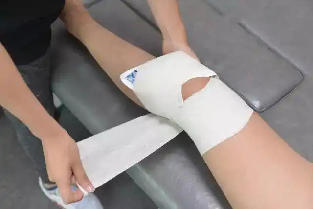 (3)肘关节:十字交叉包扎法(1)(2)(3)肩关节:环绕固定包扎法(1)(2)(3)