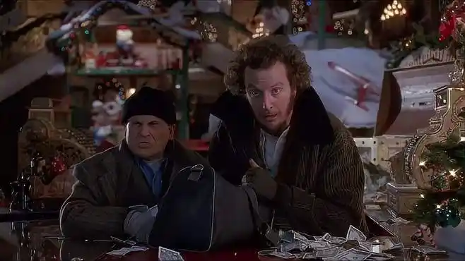 小鬼当家2:小鬼机智斗小偷,就不让他们好好偷钱,太搞笑了-影视综视频