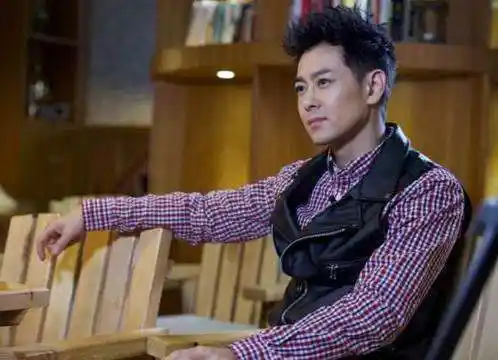 他是林心如前男友长相不输霍建华如今身家百亿却追悔莫及