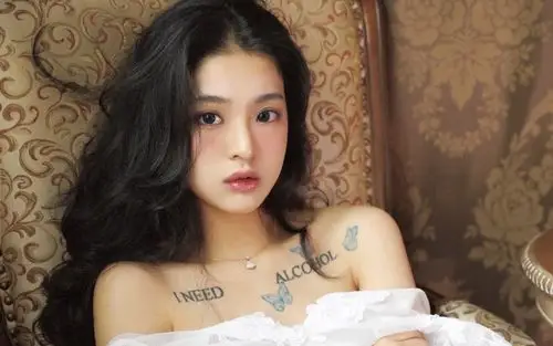 极品文身美女性感高清桌面壁纸