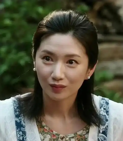 18岁登央视春晚,跟张子健传绯闻,如今45岁的苑冉给李现演后妈_腾讯新