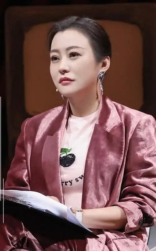 郝蕾爱情婚姻都有泪独自带双胞胎儿子生活离婚后和父亲和解