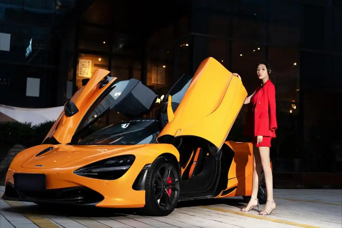 克拉女神车模璇子橙色跑车4k美女壁纸