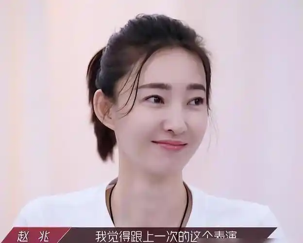 事实证明,"偷婚"的王丽坤,在"自食恶果"的路上越走越远