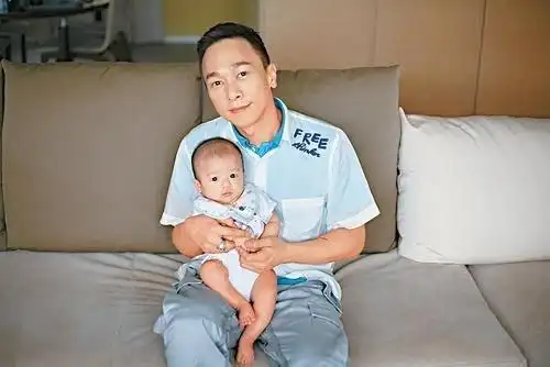 50位明星和他们孩子的合影照(图)