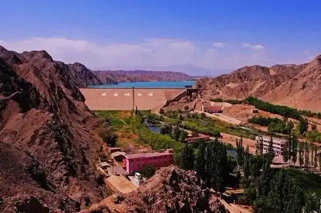 必玩景点:干海子候鸟自然保护区,赤金峡……玉门必吃美食:搓鱼面,虹鳟