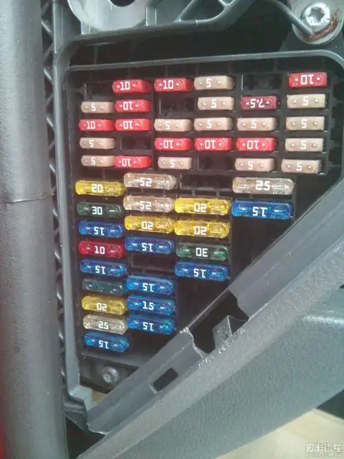 新车记录仪接保险盒作业探索保险盒接口