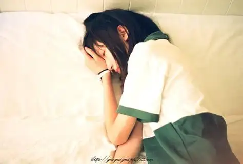 女生挽回男生试衣服,女孩试衣间内挽回男友 - 挽留网