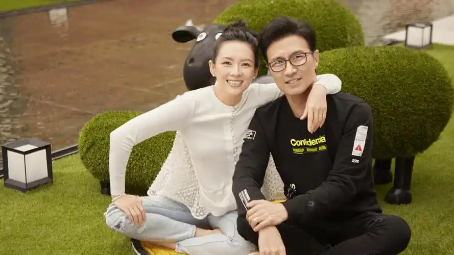 有钱有势,而汪峰只是个唱歌的"三婚男",对此章子怡的粉丝也是纳闷,不