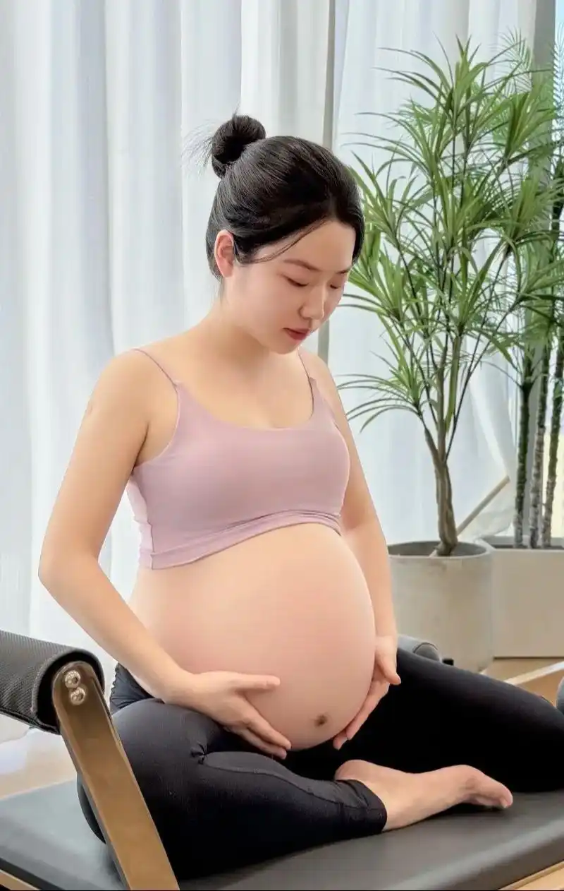 怀三胞胎孕妇的肚子到底有多大 #孕妇能去游泳池吗 #孕妇能