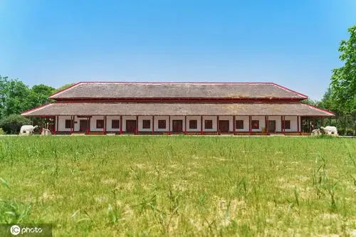 包括殷墟宫殿宗庙遗址,殷墟王陵遗址,铸铜遗址,手工作坊等,是全国