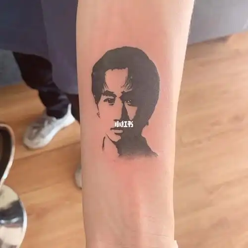 操作过程中beyond的歌没有停过很是感动#黄家驹  #致敬  #黄山纹身店