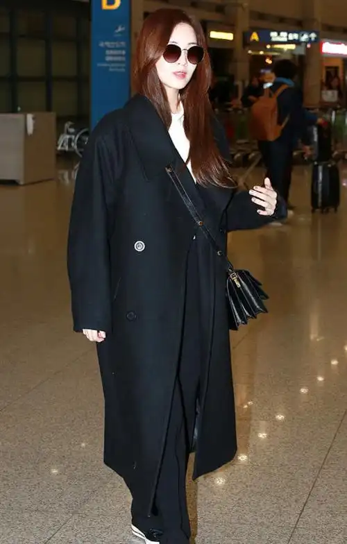 徐贤太绝了,穿上"贝壳裙"又纯又性感,没这样的身材驾驭不了