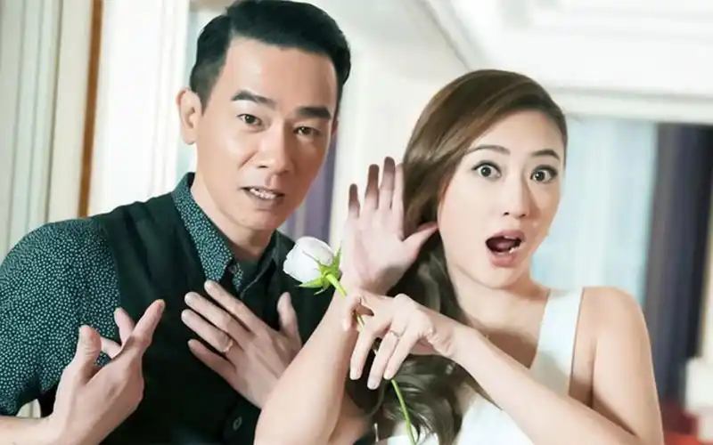 陈小春怕老婆都是表象,应采儿见了他立马认怂,只敢默默低头扒饭