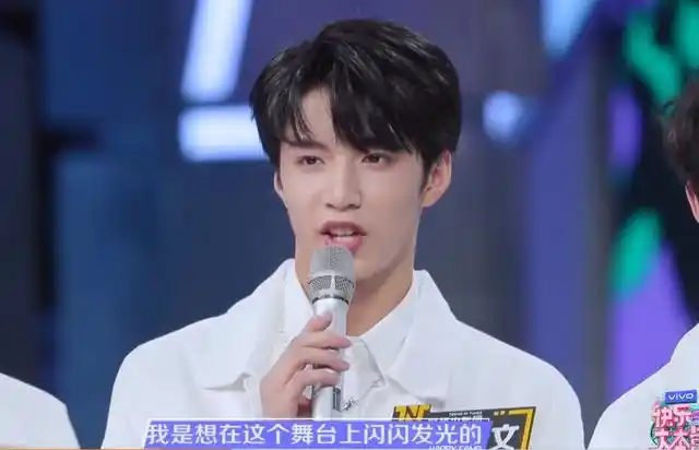 官方的对比向回忆最为戳心 刘耀文《快本》四年前后对比是等比放大没