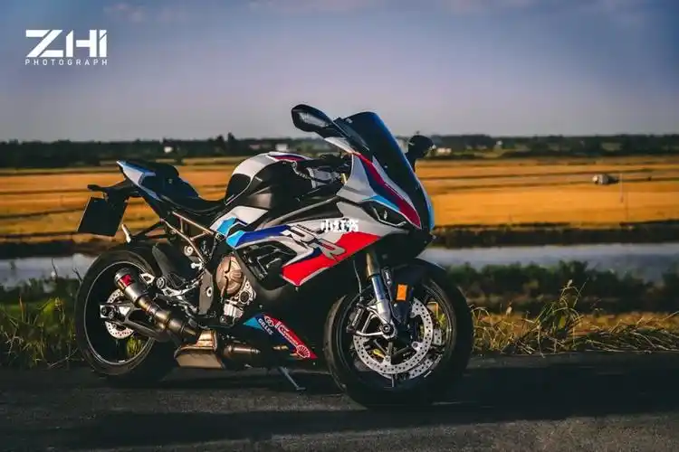 bmw s1000rr_机车_草原_壁纸_宝马怎么样_摄影_旅行_大闸蟹_宝马