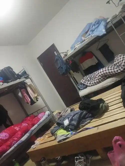 这样的农民工的宿舍算好的吗?