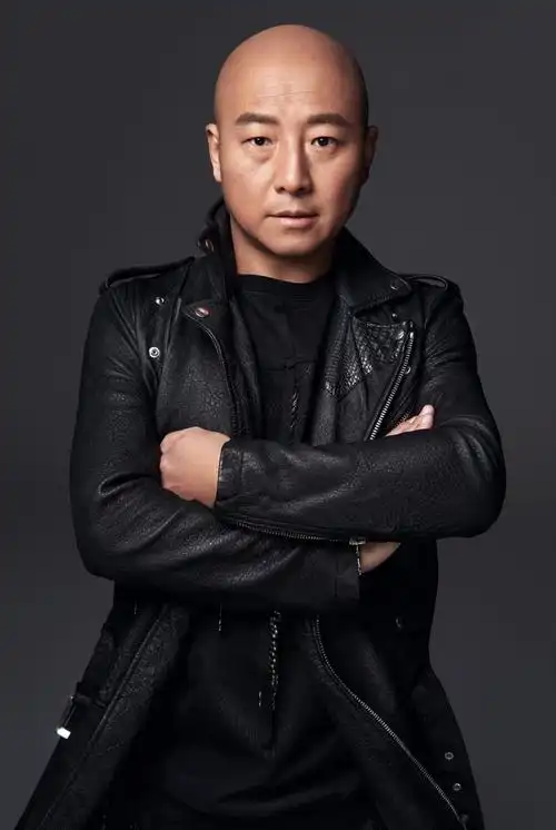 那个唱着爱不爱我的零点乐队主唱如今又凭演技出了圈